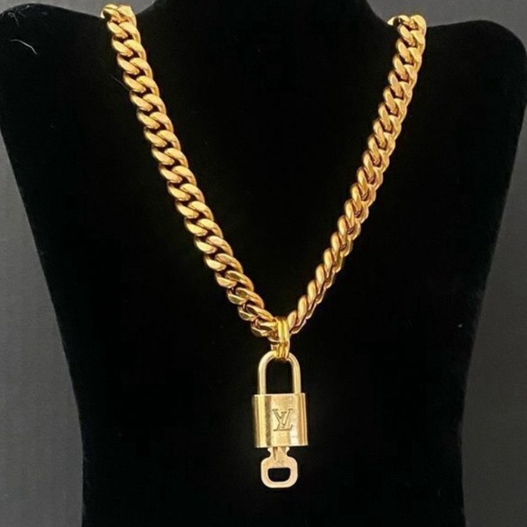 LOUIS VUITTON Lock and key 🔐 on Gold Tone Necklace #307 - Picture 2 of 5